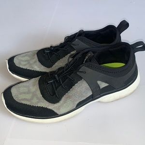 Vionic Amalia Athletic Sneakers Black and Green Size 9